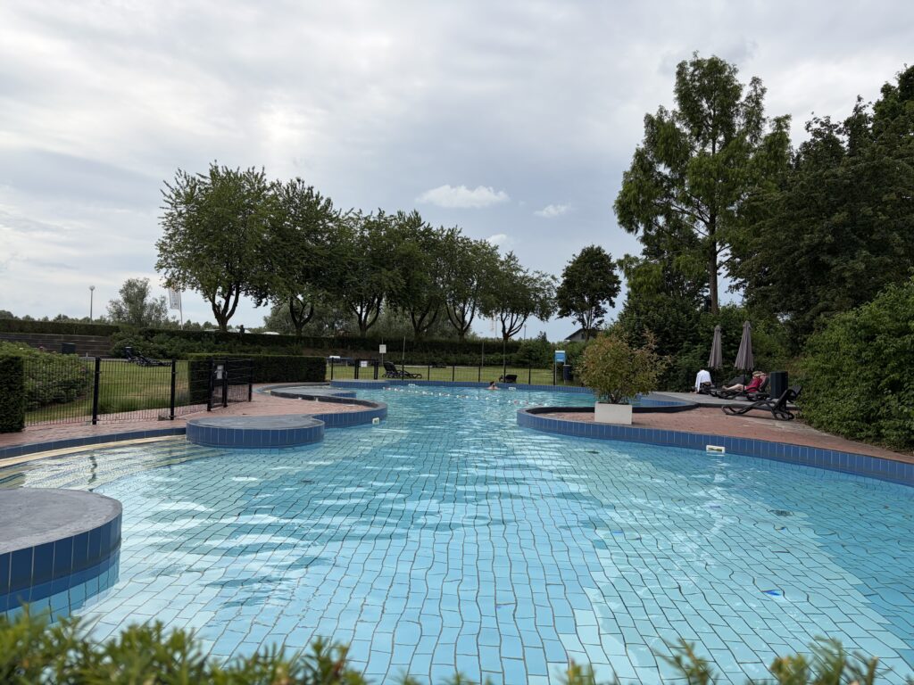 Beheizter Pool im Ferienpark